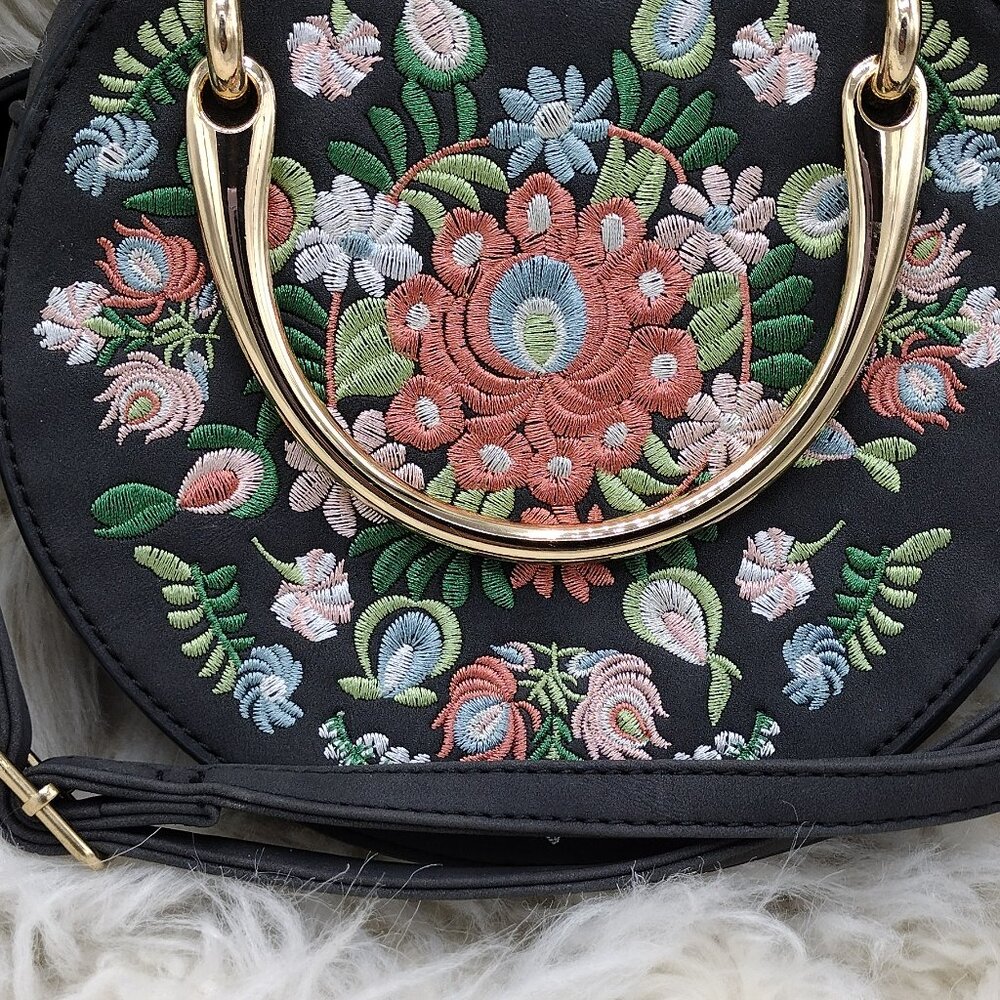 Round Black Embroidered Crossbody Bag – Boho Chic - Picture 3 of 11